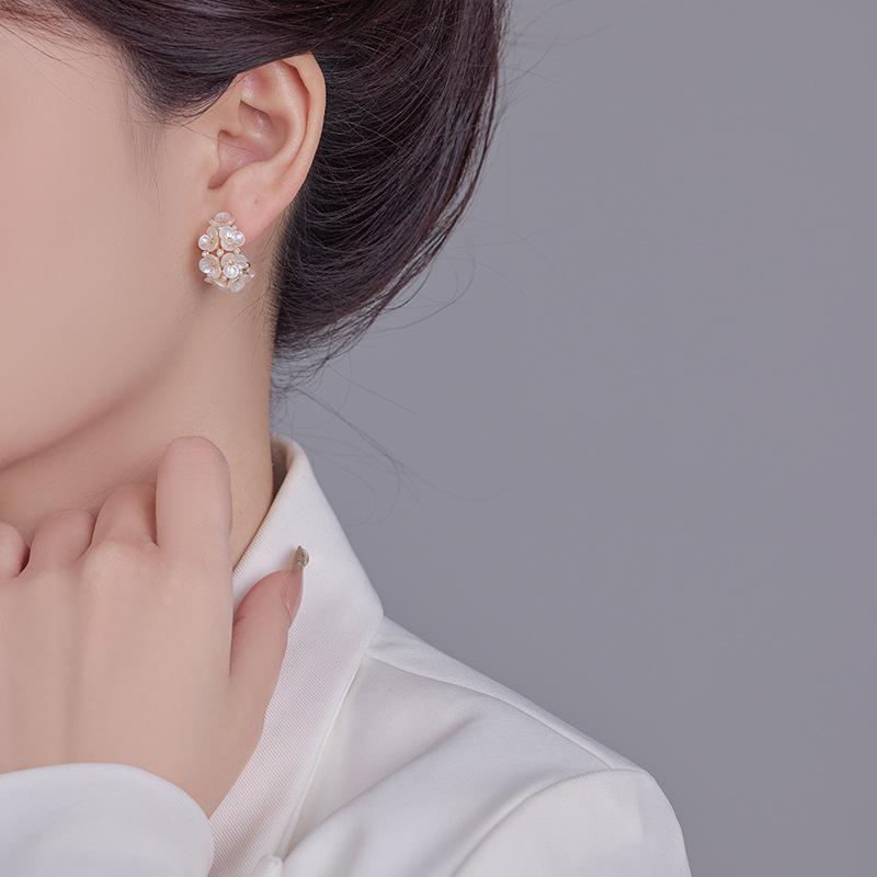 Light luxury elegant temperament flower earrings high-end flower basket copper gold-plated pearl earrings