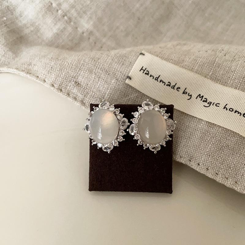 Elegant Chinese Style Chalcedony Zircon Stud Earrings: Unique, Versatile, Trendy Jewelry for Women