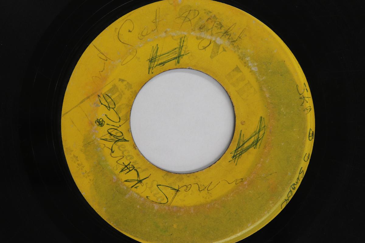 

7-дюймовая пластинка LEE PERRY - Cannot Wrong (И Сделай Правильно) / Me S NONE NOT ON LABEL 1963 Ямайка Регги, Ска и Даб Б/У