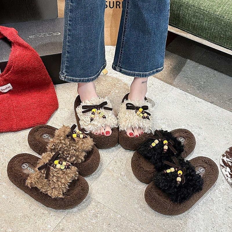 Thick-bottomed outer wear fluffy slippers women's 2025 autumn and winter new fashion small muffin roll plush cotton mop