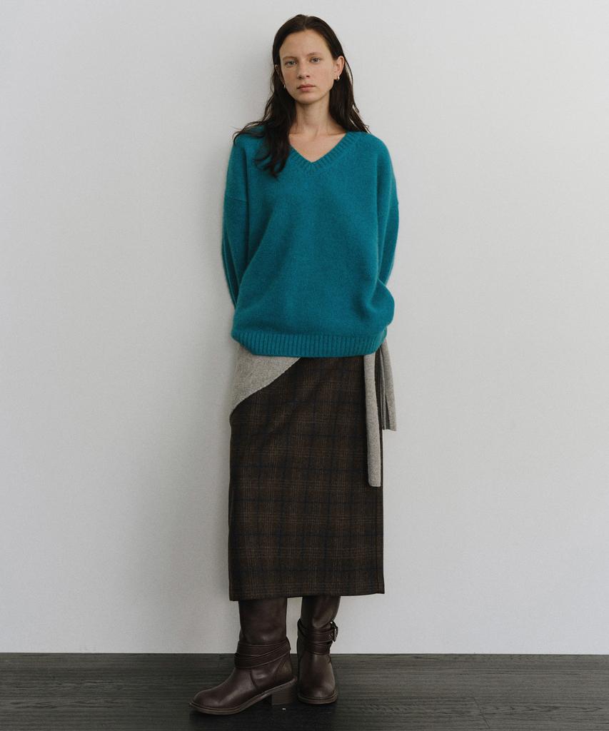Yulago Super Fine Raccoon V-Neck Knit