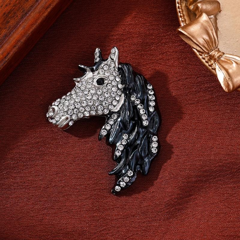 Horse Head Brooch with Sparkling Crystals Rhinestones Animal Shaped Lapel Pin Hat Bag Suit Dress Accessories
