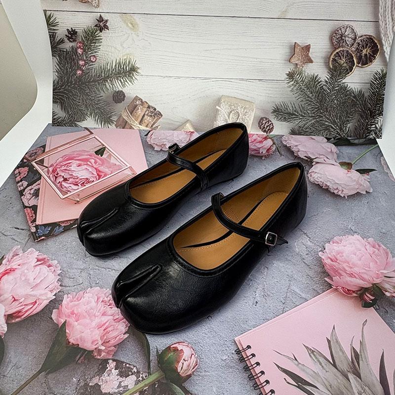 Fashion Fashion Strange Toe Footwear Shallow Flats Mary Janes Shoes For Women 2025 New Female Buckle Strap Ladies Flats Lolita Shoes