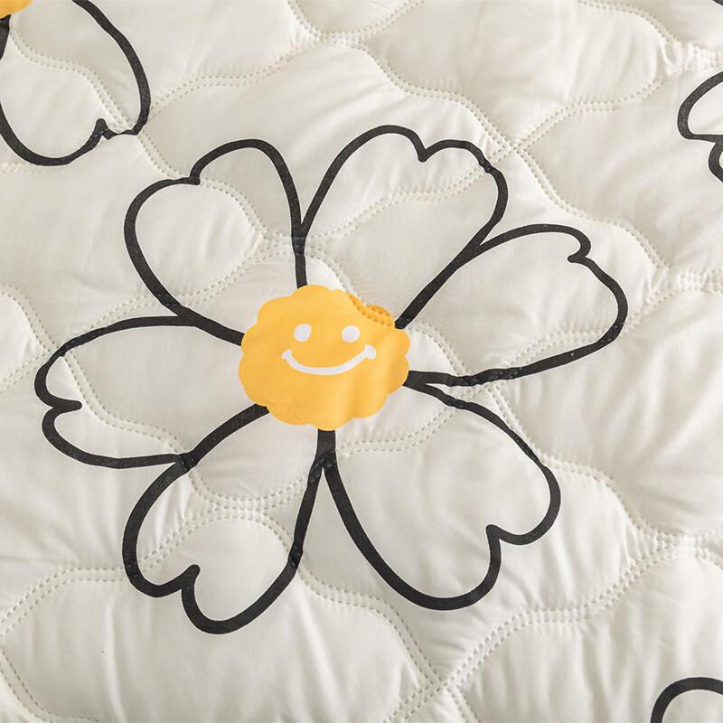 Breathable All-Season Lightweight Floral Quilt