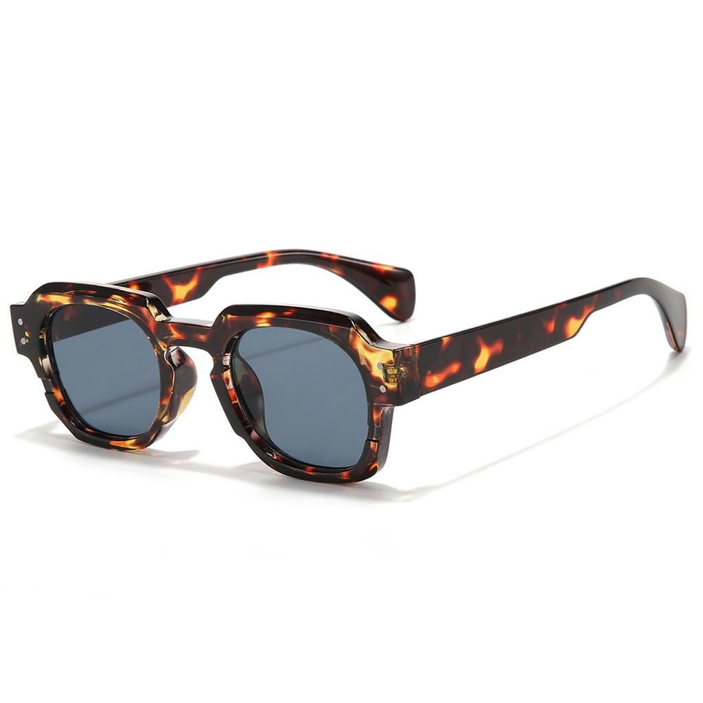 Trending Square Sunglasses Women Men Vintage Clear Lens Punk Shades UV400 Protection Rivet Frame Sun Glasses