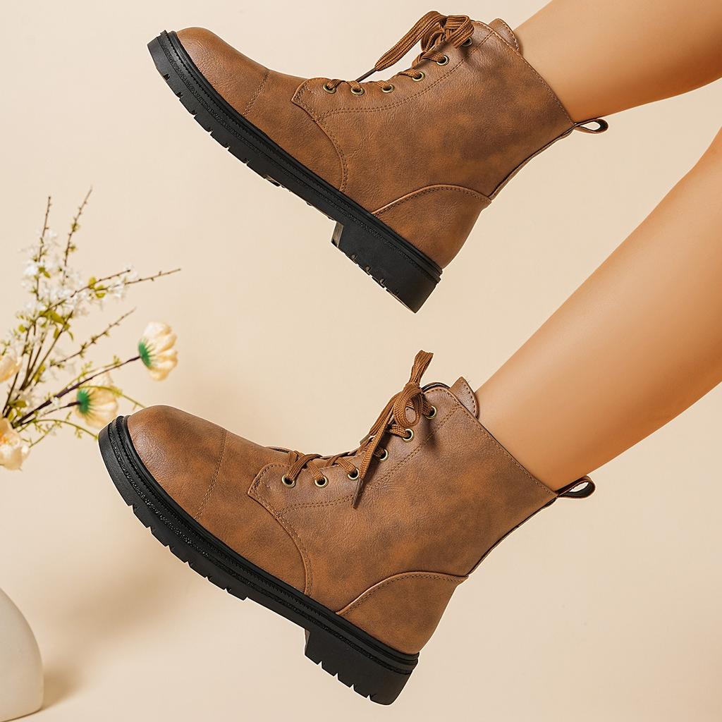 2025 Autumn and Winter New Popular Internet Celebrity Versatile Martin Boots Small Thick-soled British Style Black Martin Boots Women