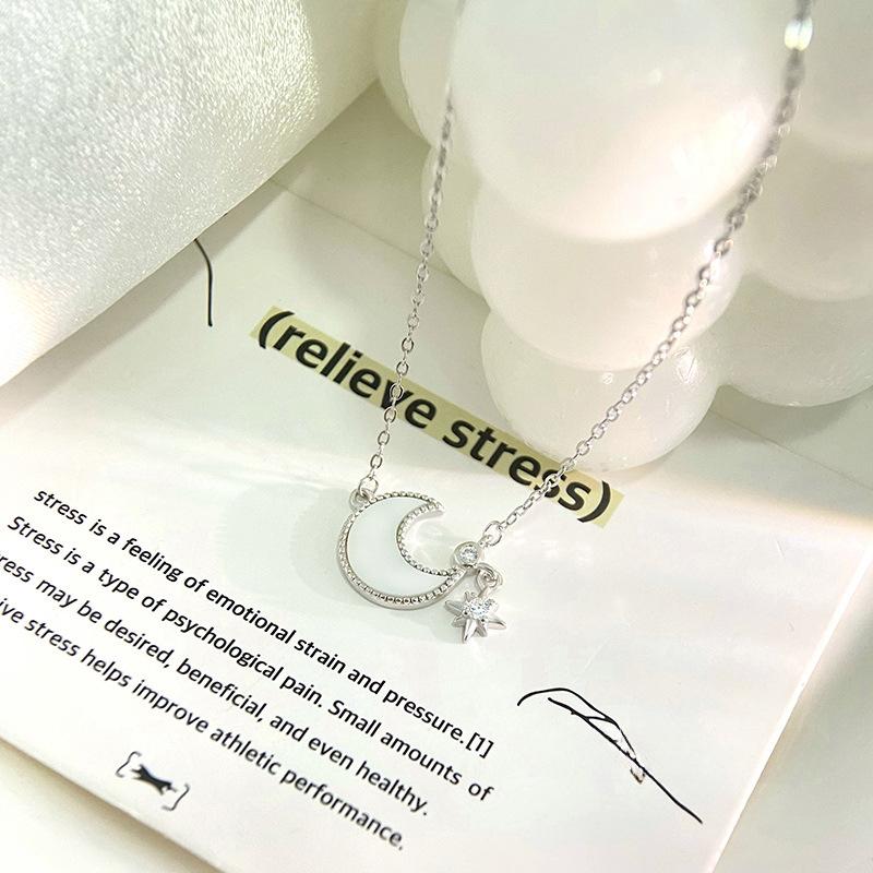 

Small Star Moon Necklace for Women, Light Luxury, High Grade, Gentle and Elegant Style Collar Chain Necklace Ornament