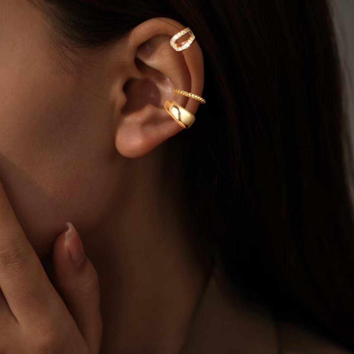 

Стильный набор каффов из латуни с золотым покрытием и циркониевыми акцентами – Женские универсальные украшения из трех частей