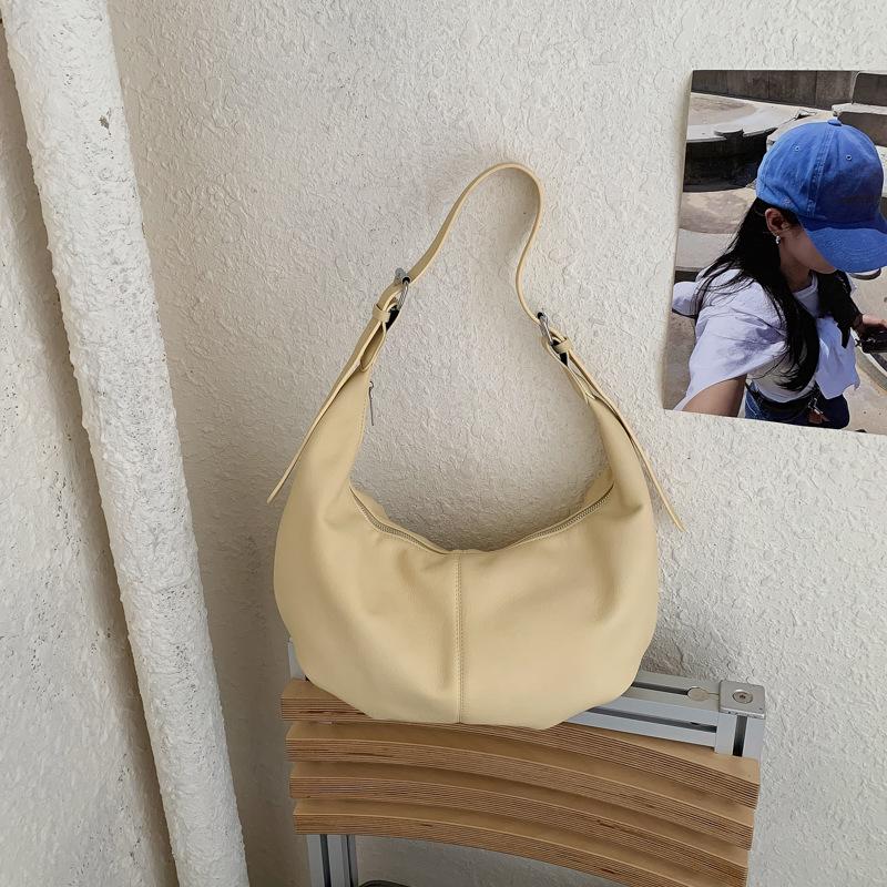 Korean Large Capacity Shoulder Bag Women Casual and Simple Crossbody Bag for Fashiable and Versatile Daily Commuting Bag