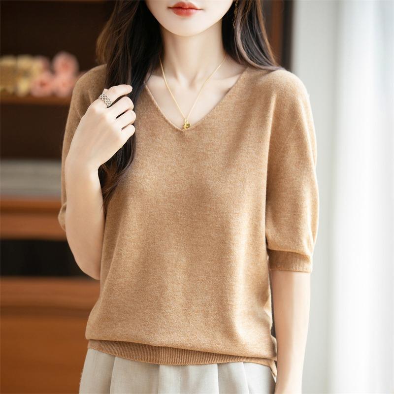 Knitted Short-sleeved T-shirt for Women A Thin V-neck Half-sleeve Top for Summer and Autumn