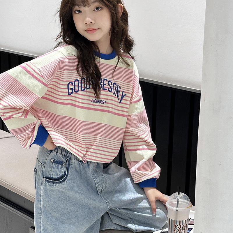 Bluza dla dziewcząt na jesień 2025: Stylowy pulower na wczesną wiosnę dla dzieci