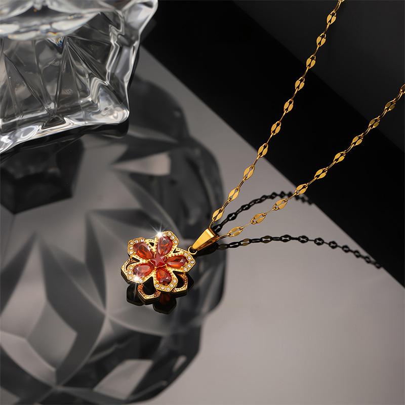 Titanium Steel Necklace, Five-leaf Flower Zircon Necklace, Light Luxury Niche Women's Collarbone Chain, Rotatable Non-fading Necklace Jewelry