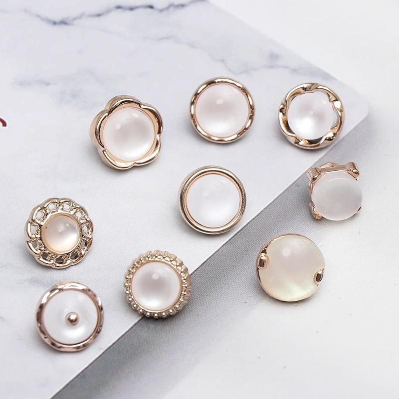 Exquisite Perlenknopf-Kollektion für Damen: Vielseitige Hemd- & Rock-Dekorationsaccessoires