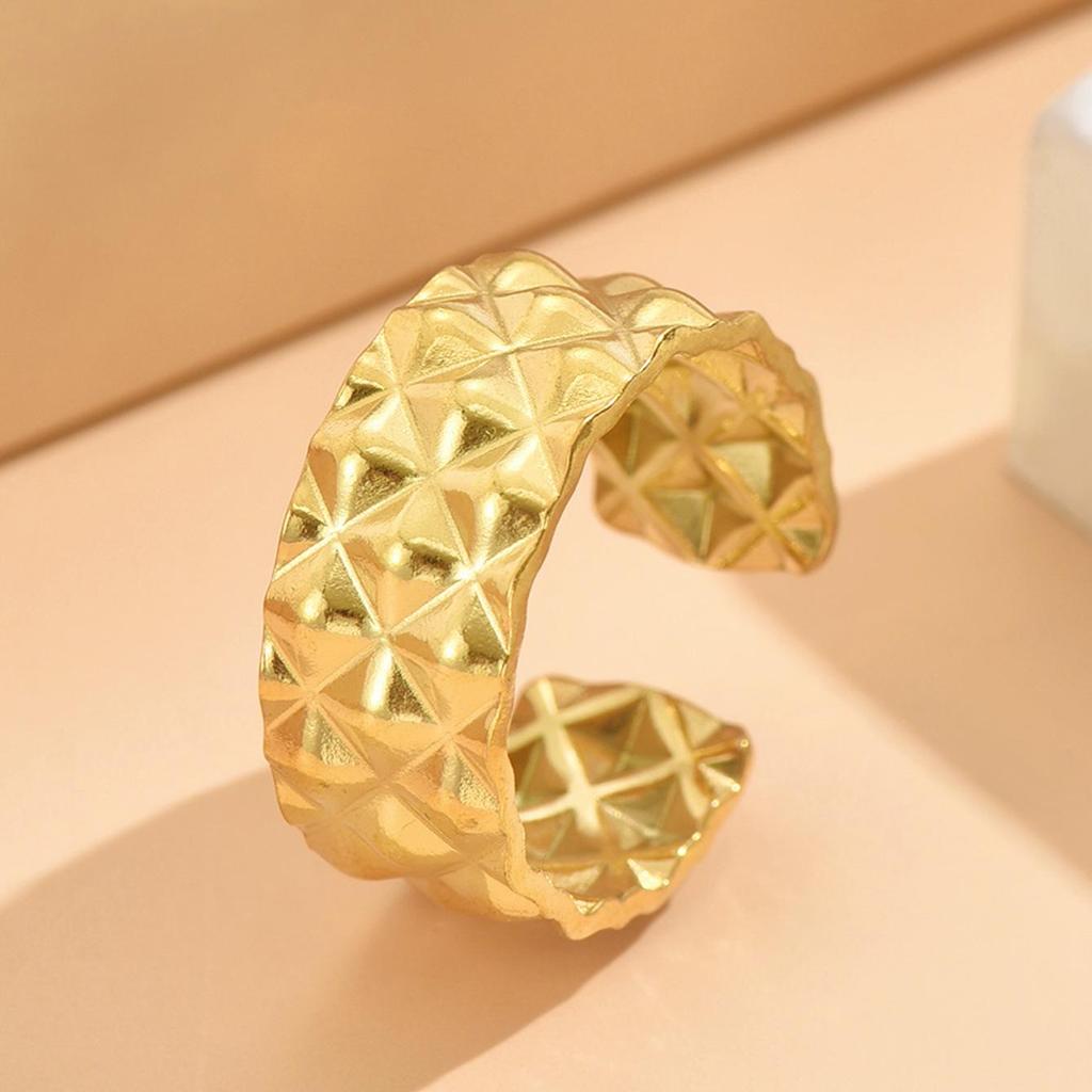 Retro Classic Diamond Lattice Design Stainless Steel Open Ring In Gold Plating, Light Luxury, Fade-Resistant Hand Jewelry
