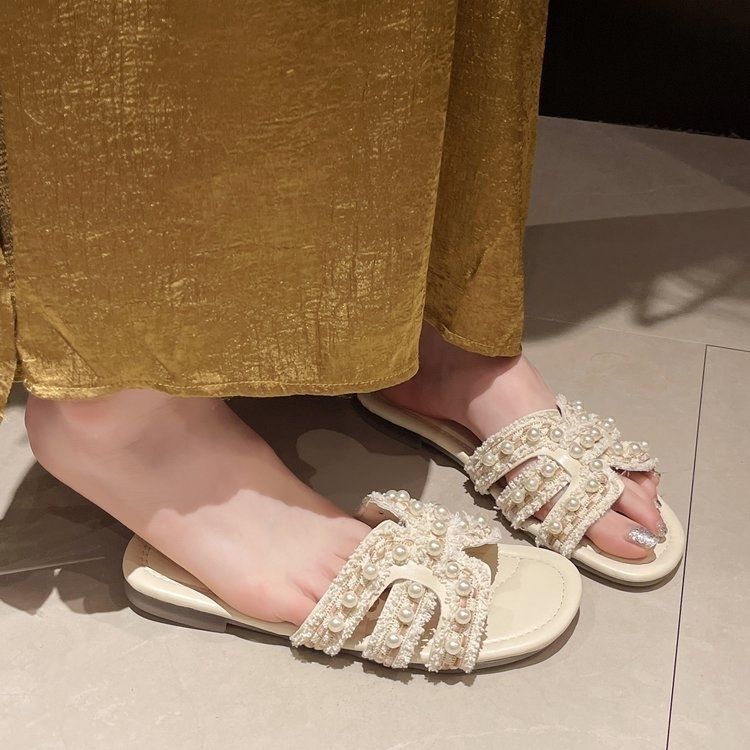 2025 summer wear fashion lightweight flat-bottomed beach cool slippers trendy explosion small fragrant wind French pearl slippers women