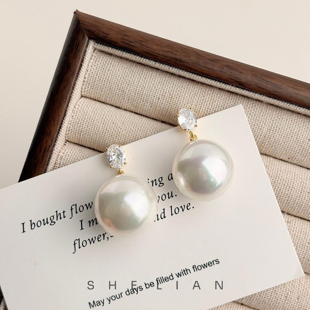 French retro diamond-encrusted pearl pendant earrings, high-end sense, simple temperament earrings, light luxury and gentle niche earrings for women