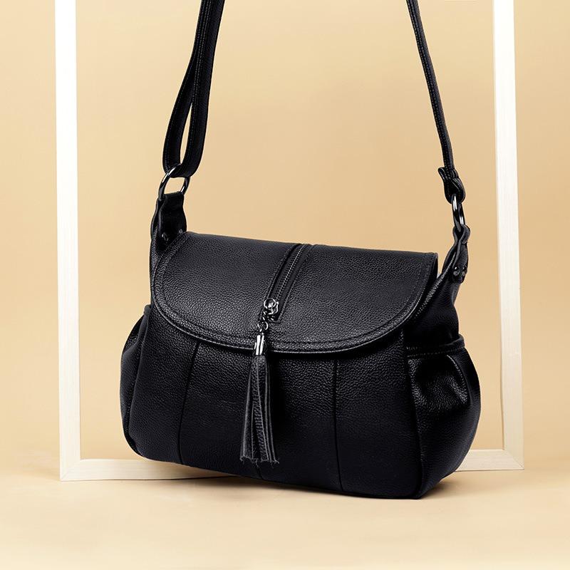 

Cross Border 2024, новая женская сумка среднего возраста, модная универсальная сумка на плечо, модная женская сумка через плечо из мягкой кожи с кисточками для мам