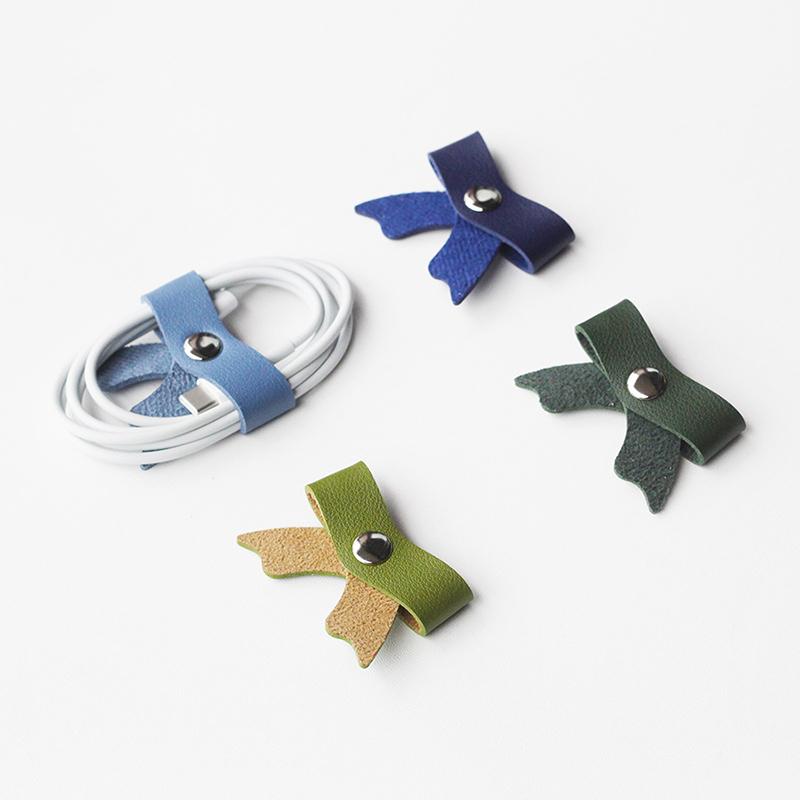 1 Stück PU Leder Schleife Datenkabel Organizer Kabelaufwickler Riemen Kopfhörer Wickler Aufwickler Ordentliche Aufbewahrung Kabelhalter Clips Binder