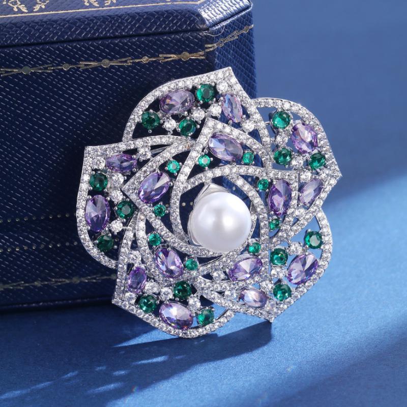 Rhinestones Camellia Brooch with Pearl for Women Elegant Flower Pin for Coat Blouse Sweater Daily Fashion Accessory