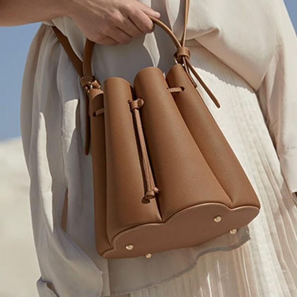 New Niche Design Fashionable Bag for Women's Fashion Trend, Single Shoulder Fashionable Crossbody, Hand-held Petal Bucket Bag
