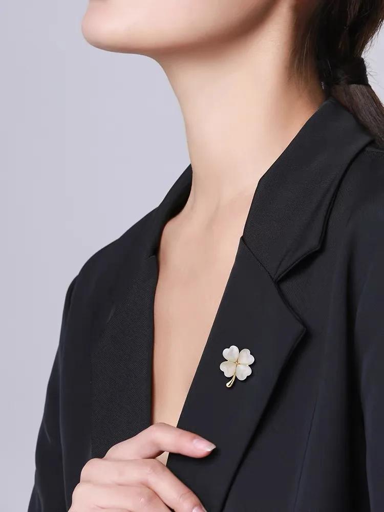 Mini Cute Opal Clover Flower Brooches for Women CZ Crystal Rhinestone Flower Lapel Pin Clothing Kawaii Korean Jewelry