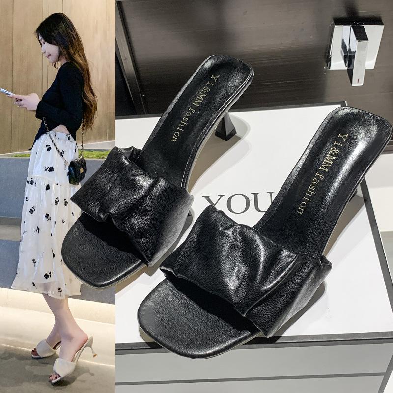 French Square Head Thick Heel Slippers Women's Outer Wear 2025 Summer New Fashion Versatile Pleated Word with Cool Slippers