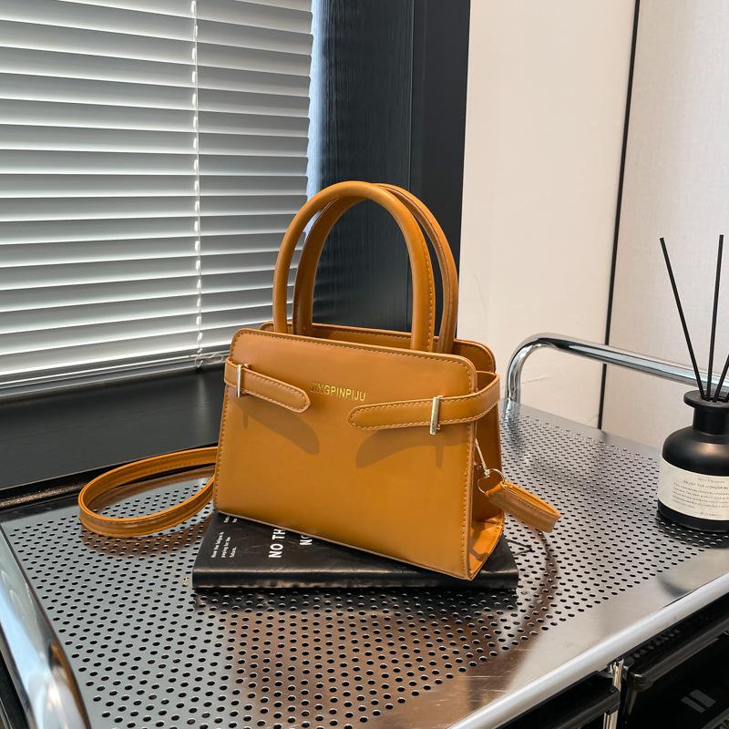 

Foreign order premium sense bag women s spring 2025 trendy retro Maillard handbag single shoulder crossbody small square bag коричневый