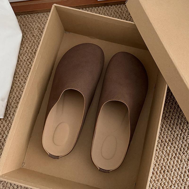 

Новые женские тапочки с закрытым носком, замшевые сандалии, осенние новые ретро-туфли с плоской подошвой и ремешком на пятке 43 темно-коричневого