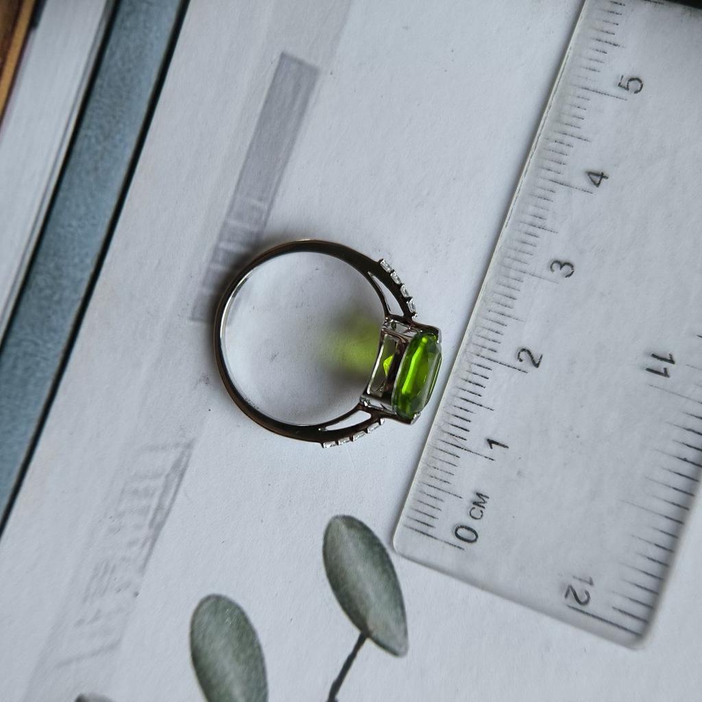 Silver Ring with Chrysolite, Product Weight 2.18 Gr (60002165)