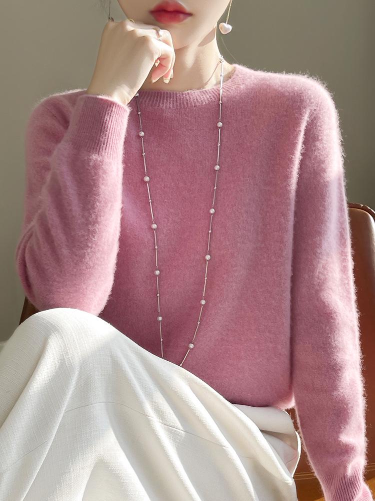 Women's Classic Round Neck Seamless Knitted Base Layer Sweater - Perfect for Autumn and Winter.