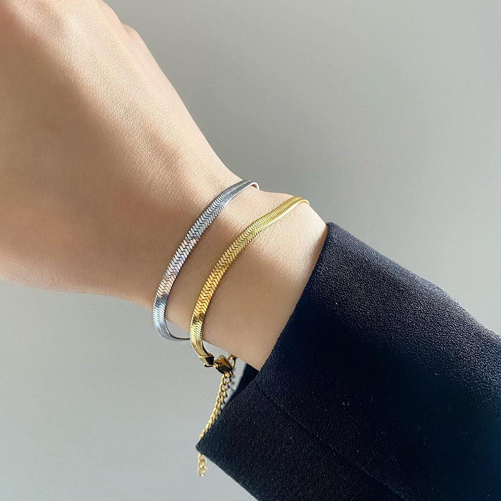 Copper trendy and fashionable flat snake bone bracelet, a unisex bracelet for men and women, a luxurious gift