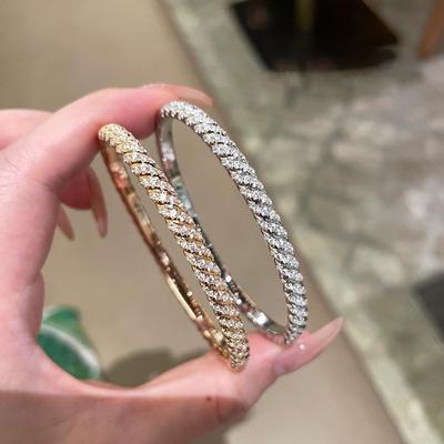 Luxuriöse und hochwertige schillernde glänzende Spiralarmreifen für Damen Voll Diamant Zweifarbig Retro Charme Armbänder Schmuck