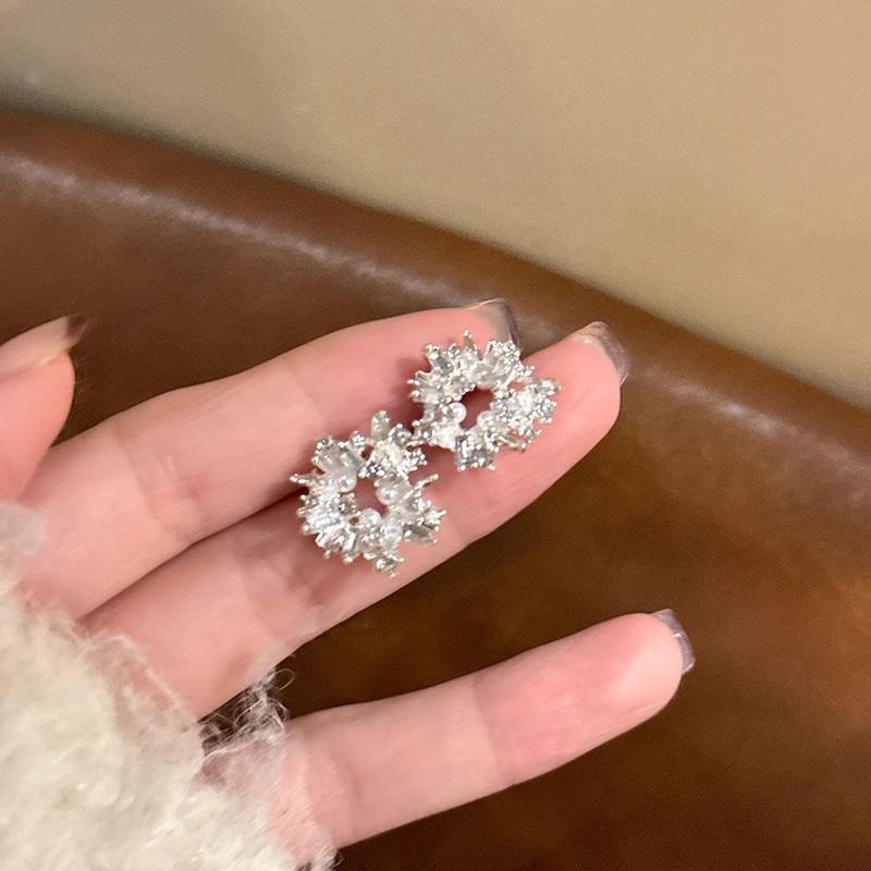 Super Sparkly Zircon High-End Versatile Earrings: Luxury, Influencer-Approved, Piercing-Friendly Studs