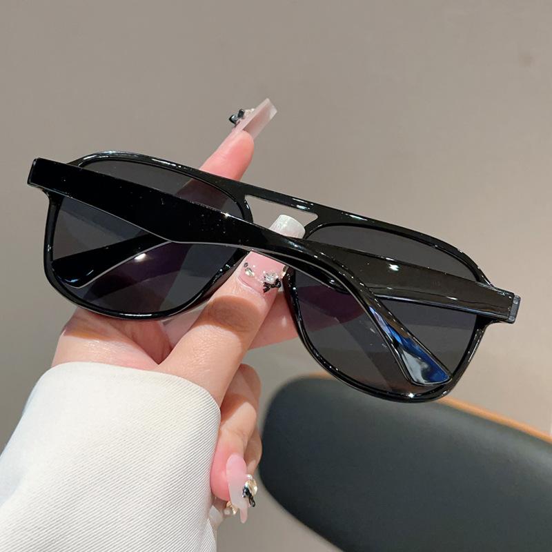 Nuovi Occhiali da Sole Retrò con Doppio Ponte 2026 Eleganti e Versatili Forma Quadrata Stile Pilota Occhio di Rana Occhiali con Protezione UV