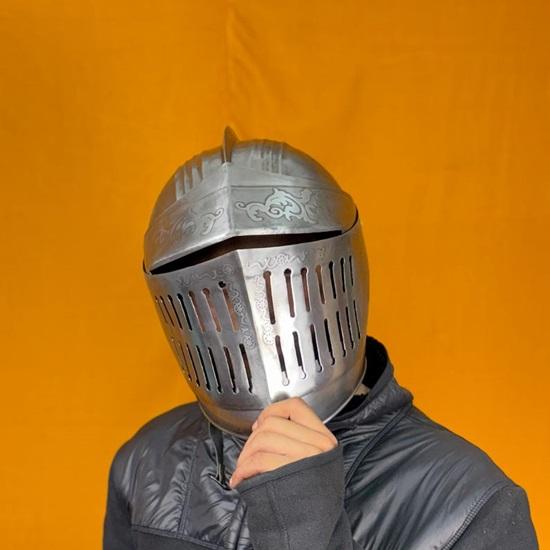 Dark Soul Unisex Warrior Steel Helmet  Elegant Medieval Armor for , Cosplay Reenactments Handcrafted for Authenticity