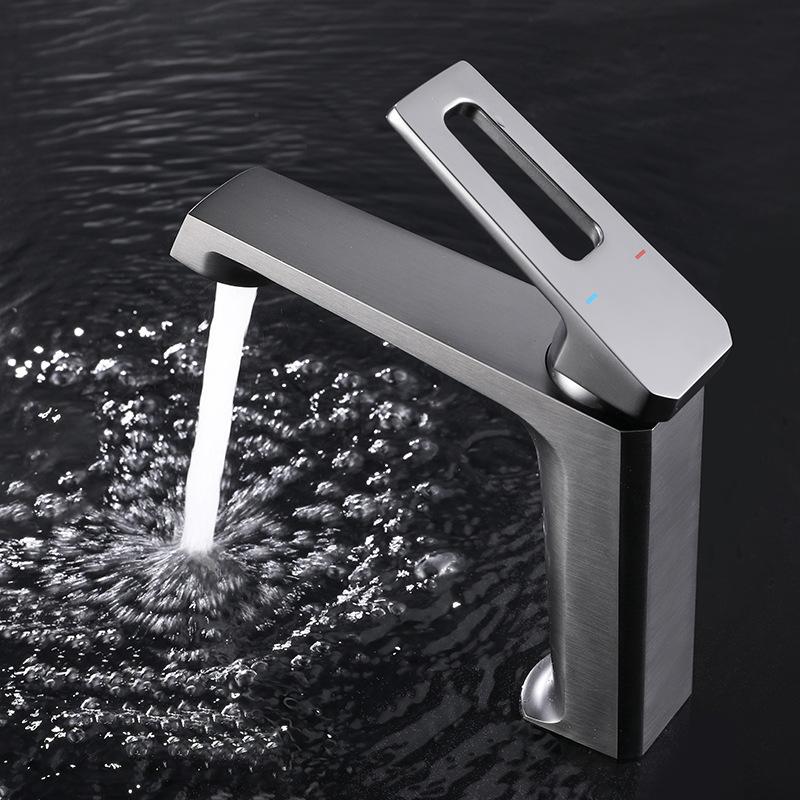 Bathroom Basin Faucet Black Chrome Brass Single Handle Hot And Cold Water Mixer Sink Tap Deck Mounted Luxury Lavatory Tap