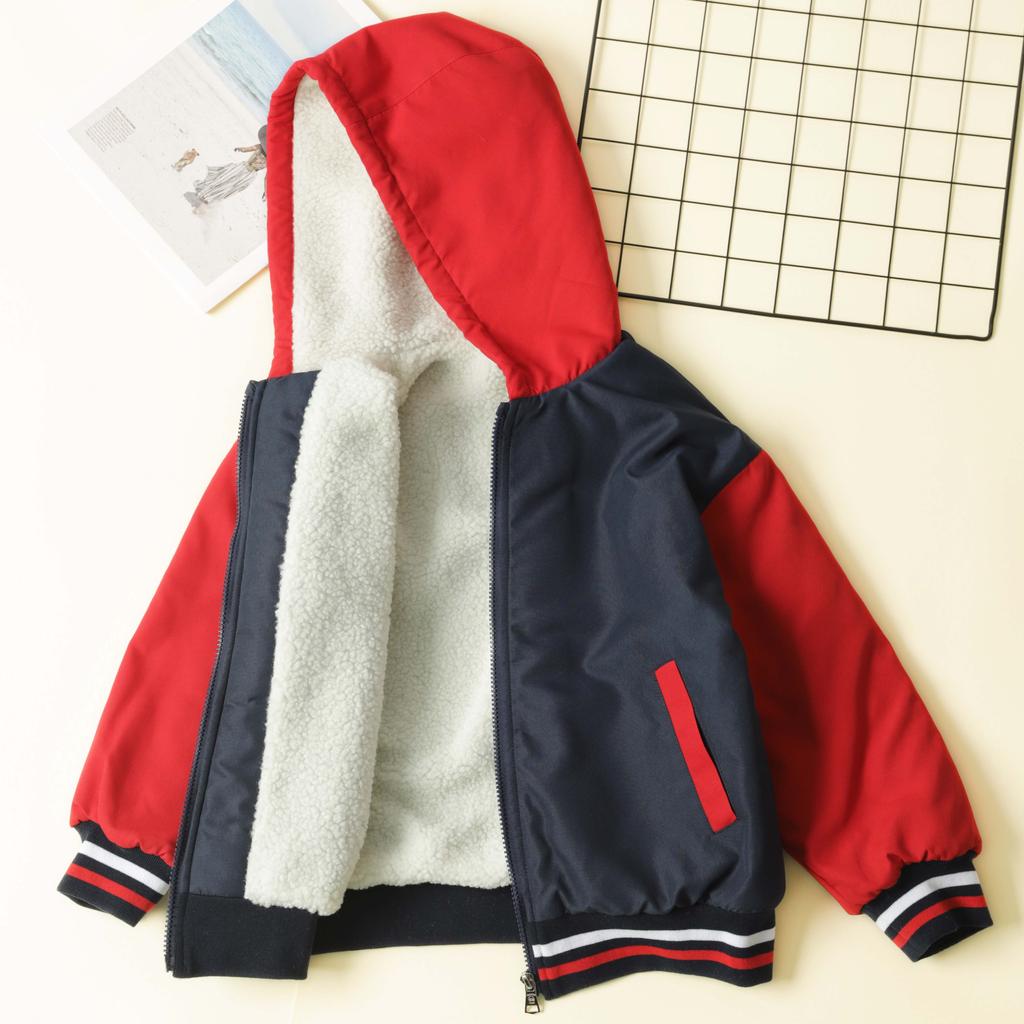 Modische rote Baseballjacke für Kinder mit warmem Fleecefutter