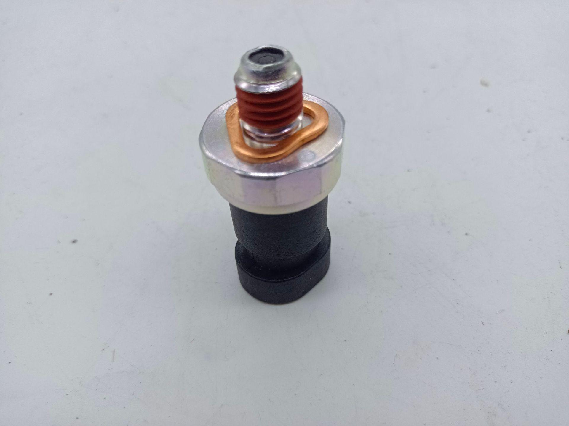 Buick Copaci Engine Oil Pressure Sensor Plug 12637009 12635992 Huajiefan