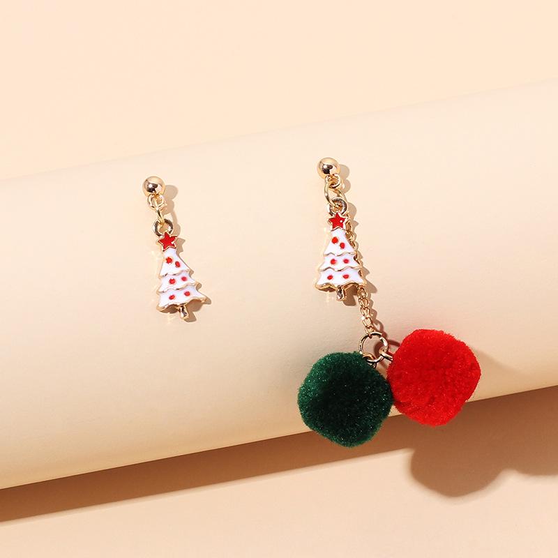 Ins Asymmetric Cute Hairball Christmas Earrings, European and American New Accessories, Less Heart Earrings Earrings