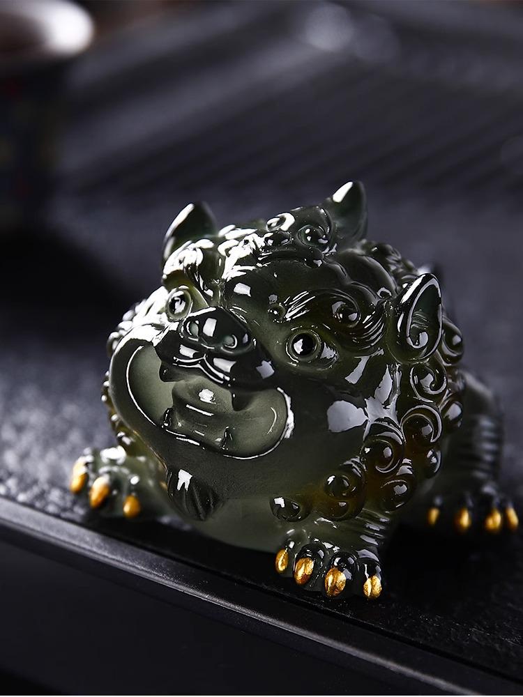 Auspicious Pixiu Color-Changing Tea Pet Ornament for Wealth, Kung Fu Tea Set Accessory, Tea Tray/Table Decoration, Nourishable with Water.