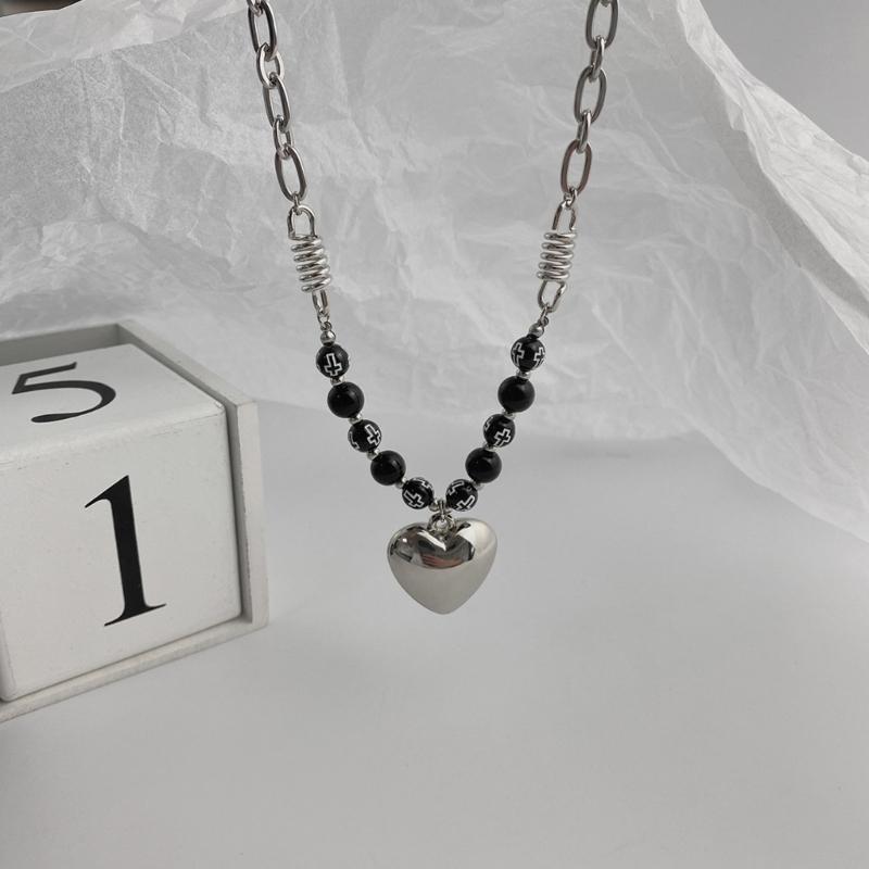 Fashion Sweet Cool Heart Pendant Necklace Choker Neck Chain Elegant Clavicle Chain Handmade Beaded Necklace Y2K Jewelry