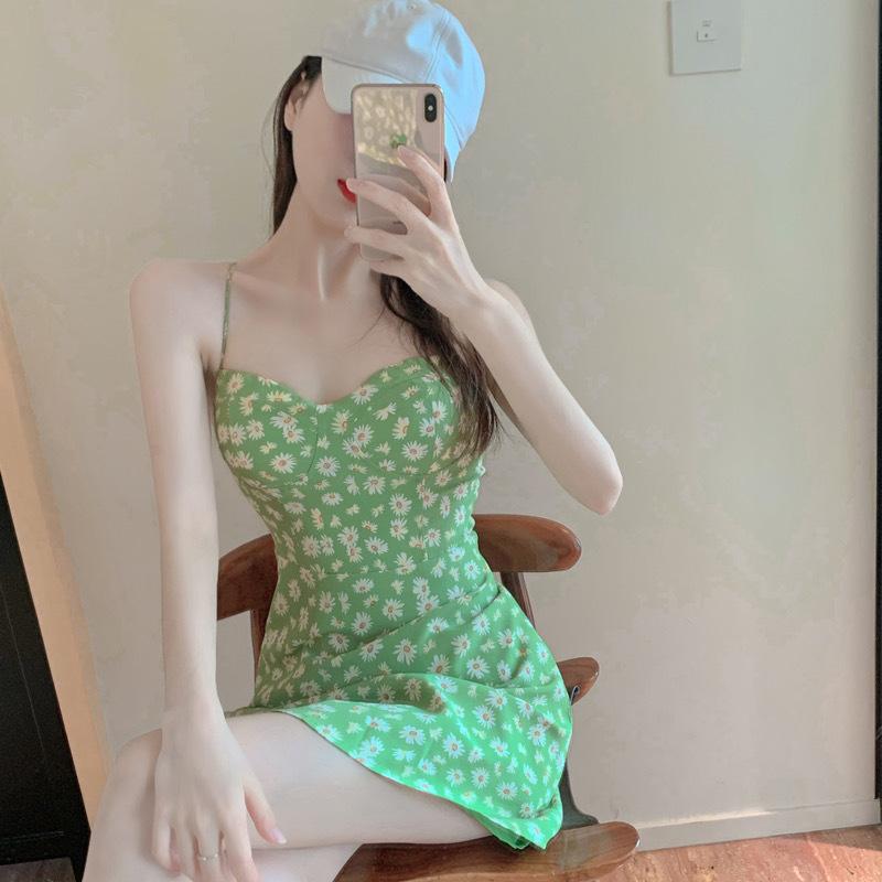 Green Xiao Zou Chrysanthemum Floral Hip-hugging Dress for Women, Summer Fresh Sexy Low-Cut Spaghetti Strap A-Line Skirt, Short Dress