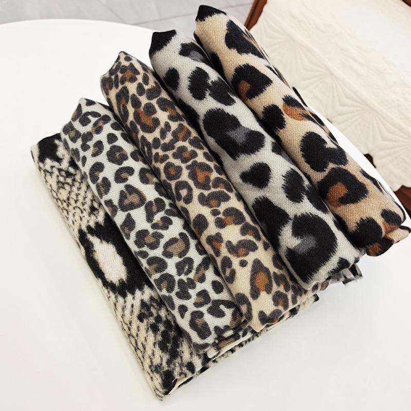New Autumn and Winter Fashion Imitation Cashmere Scarf for Women, Classic Leopard Print Long Thickened Warm Shawl