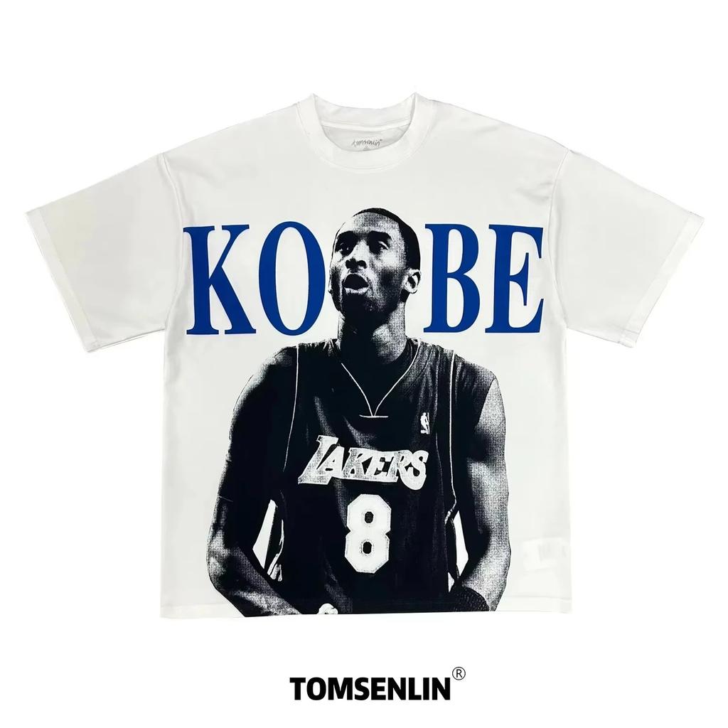 Los Angeles Lakers Kobe Bryant Ikonischer Dunk Spielakt Porträt Mit Vintage Retro Grafik Übergroß Streetwear Basketball Legende Sportfan T-Shirt