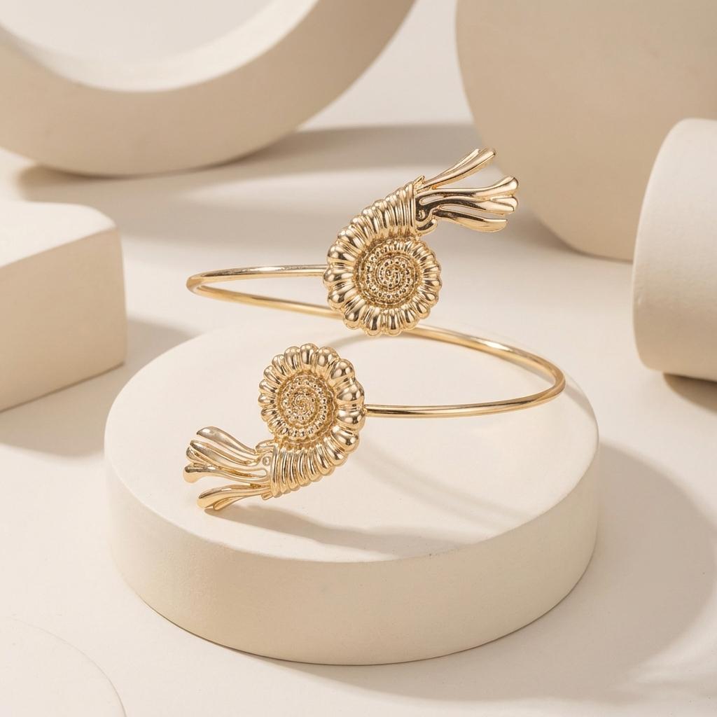 Vintage Conch Upper Arm Bracelet for Women Elegant Gold Plated Conch Charm Open Adjustable Bangle Vacation Jewelry Gift