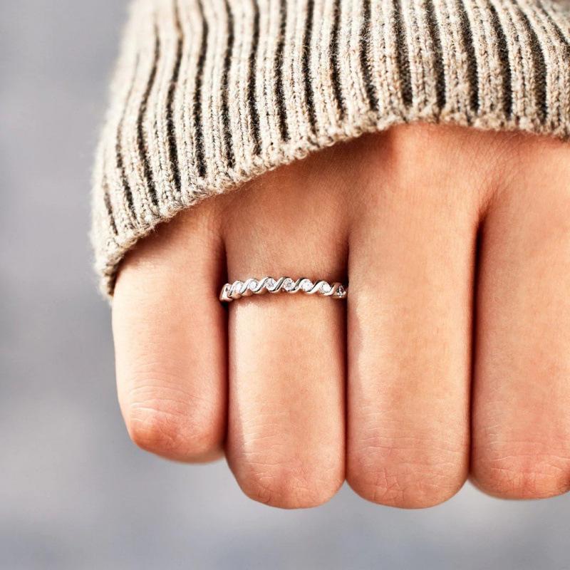 Women's Minimalist Twisted Spiral Ring – European & American Style