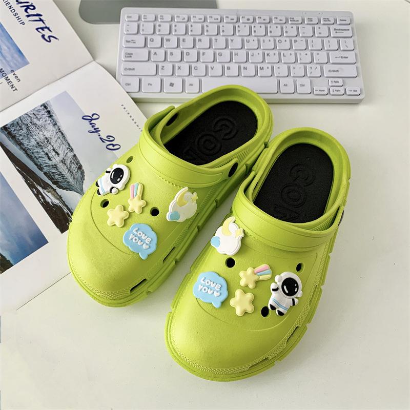 Hole shoes women's 2025 new women's muffin platform beach shoes student bag head wearing sandals