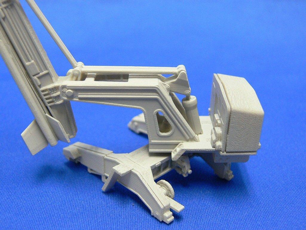 Aoshima Bunka Kyozai Space Craft Series Osumi Satellite Lambda Rocket No.06 1/20 & 1/150