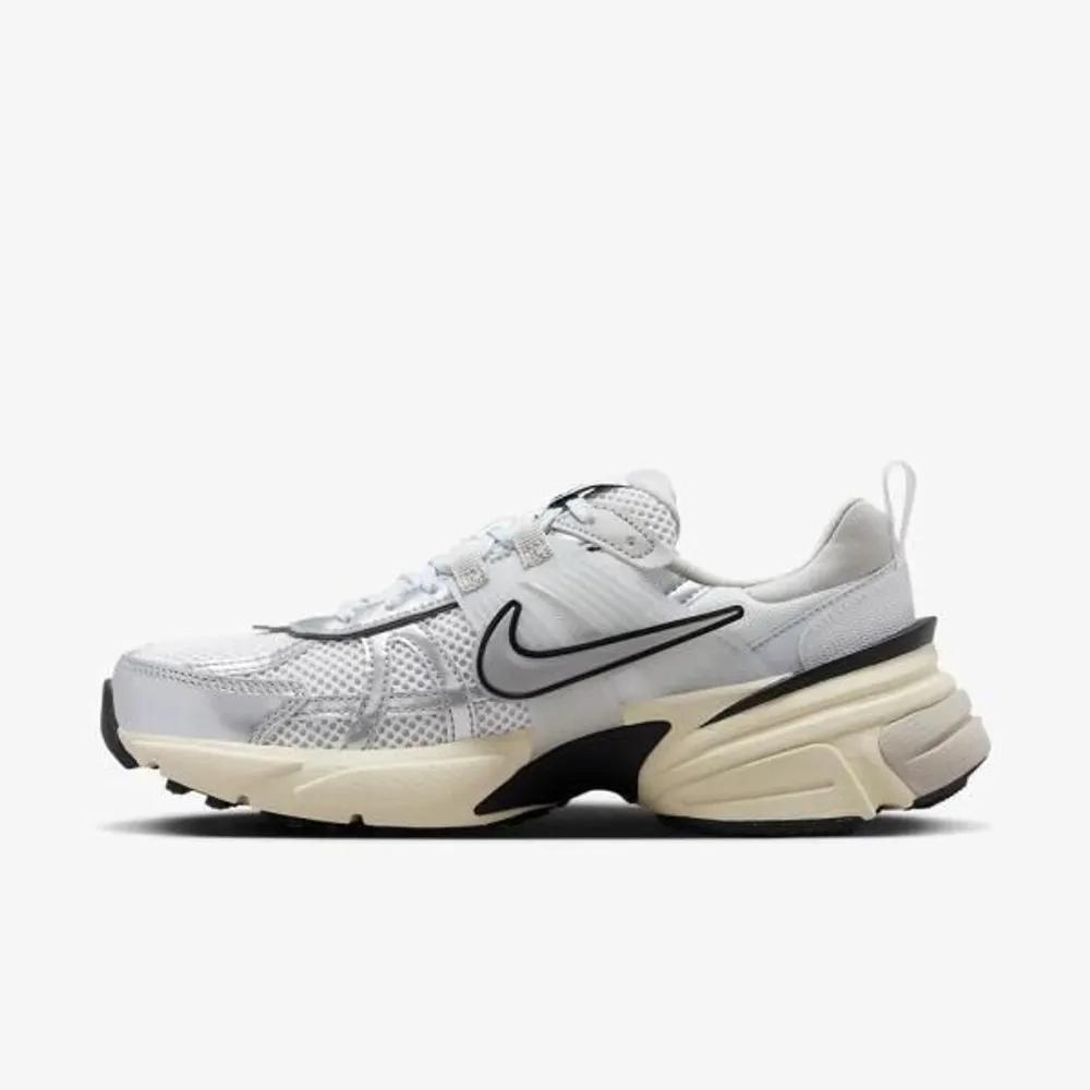 V2K Run Summit White Metallic Silver FD0736-100