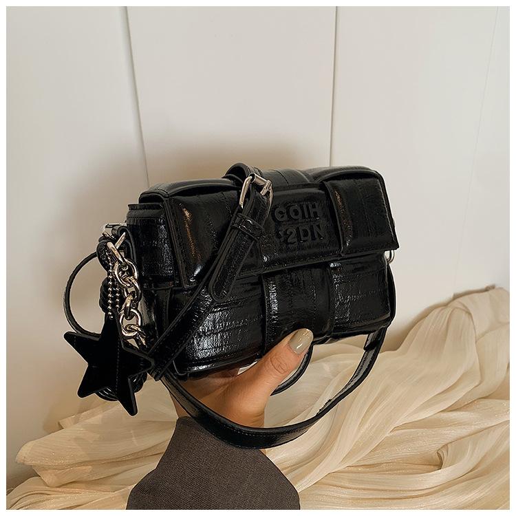 

High-end niche silver bag women s 2025 new spring and summer niche woven crossbody bag hand-to-hand small square bag 17*6*12 чёрный